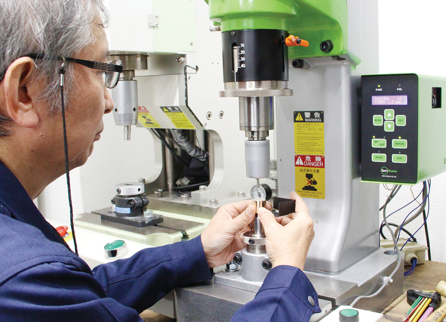 スピンカシメ 形状 弘機商会の作業の画像